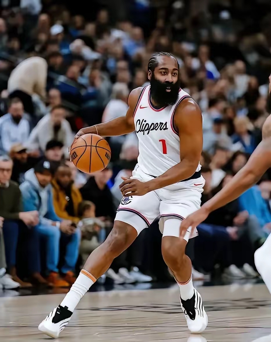 快船球员公开质疑裁判判罚尺度，引争议，技术手机.