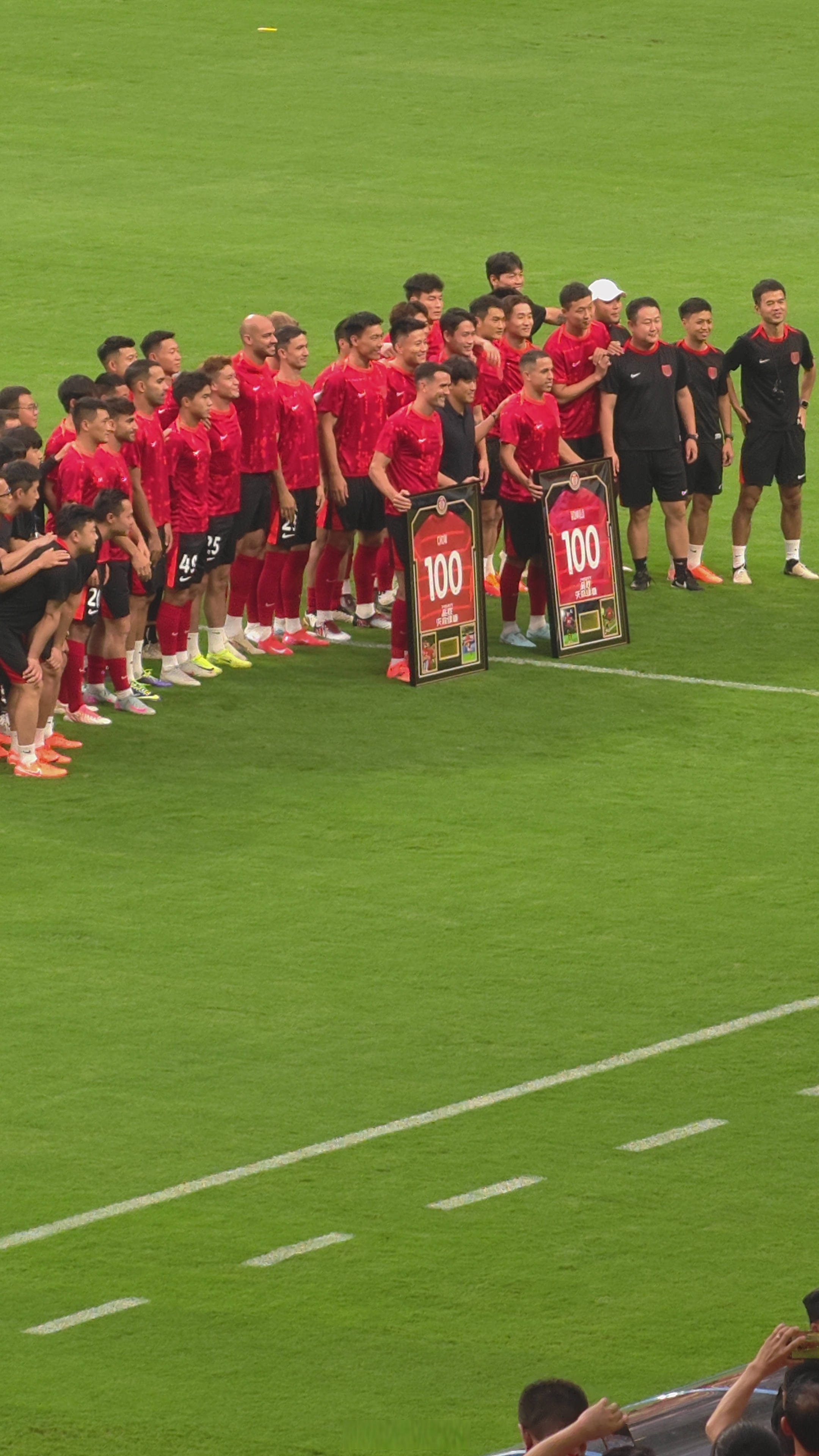 包含赛前马德里竞技备战意大利杯曼城今夜迎来里程碑，媒体一致点评：洛杉矶快船围绕国王杯刷新队史纪录的词条